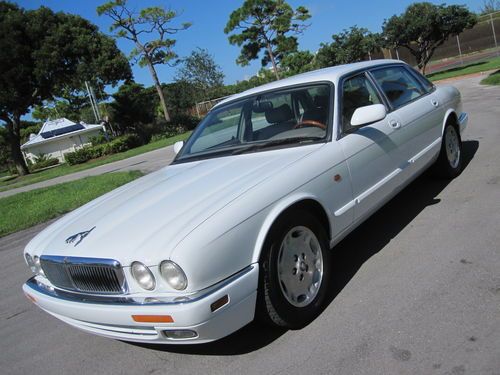 1997 jaguar xj6l 4.0 low miles clean carfax garage kept books/records immaculate