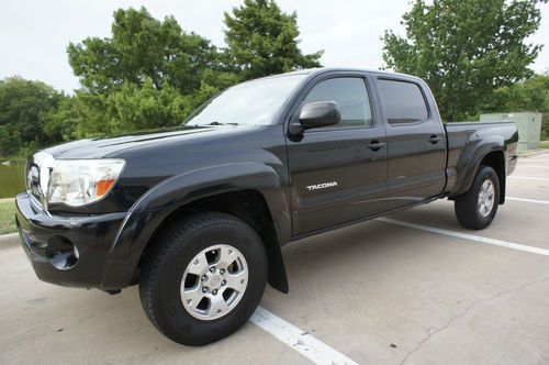 2009 toyota tacoma  30k mls dealer maintanence records immaculte !!!!!!!!!!!!!!!