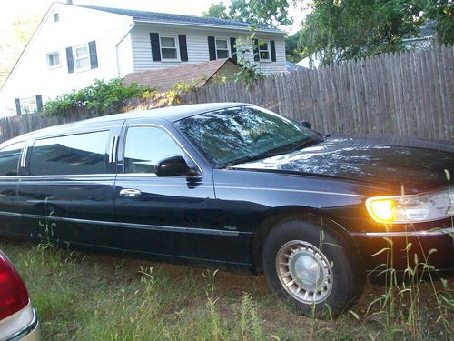 2001 lincoln town car executive limousine 4-door 4.6l