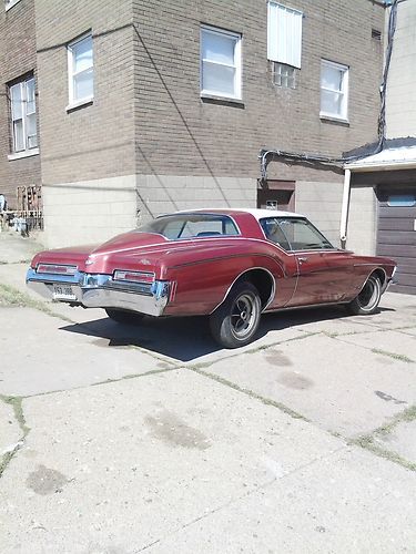 1972 buick riviera, maroon / white vinyl hardtop 2-door 7.5l, 455 cid, calf. car