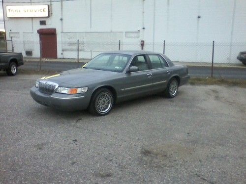 Flawless,low miles,2000 mercury marquis,grandpas car