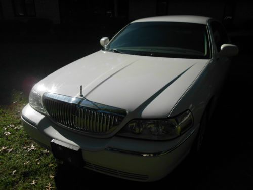 2004 Lincoln Town Car Signature Sedan 4-Door 4.6L, image 3