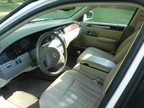 2004 Lincoln Town Car Signature Sedan 4-Door 4.6L, image 5