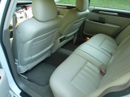 2004 Lincoln Town Car Signature Sedan 4-Door 4.6L, image 6
