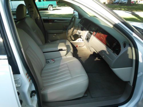 2004 Lincoln Town Car Signature Sedan 4-Door 4.6L, image 7