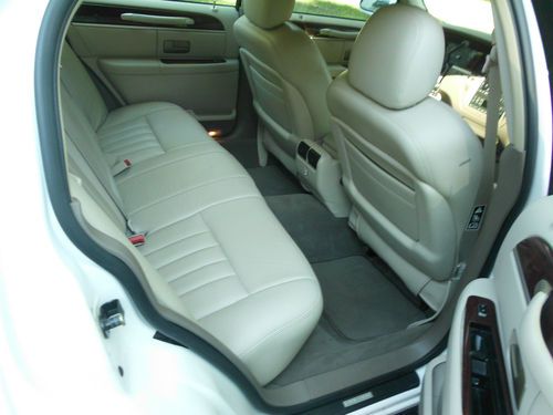 2004 Lincoln Town Car Signature Sedan 4-Door 4.6L, image 8