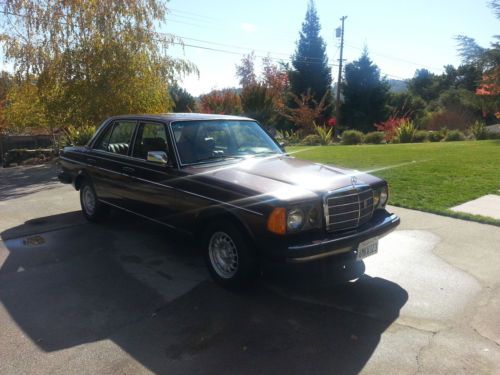 1982 Mercedes 300D Turbo Diesel - 4 Door - Manganese Brown/Palamino, image 4