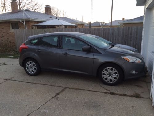 2012 ford focus se hatchback 4-door 2.0l