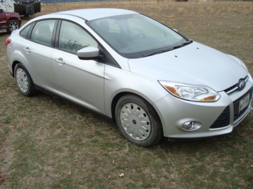 2012 ford focus se sedan 4-door 2.0l