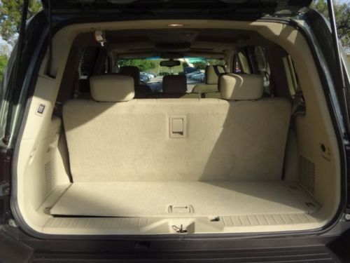 SUV 5.6L 4x4 One owner Clean Low miles Garage kept Excellent condition, image 10