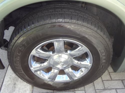 SUV 5.6L 4x4 One owner Clean Low miles Garage kept Excellent condition, image 21