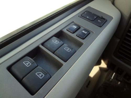 SUV 5.6L 4x4 One owner Clean Low miles Garage kept Excellent condition, image 36