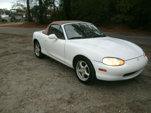 1999 mazda miata convertible 2-door 1.8l leather cd needs tlc runs great !