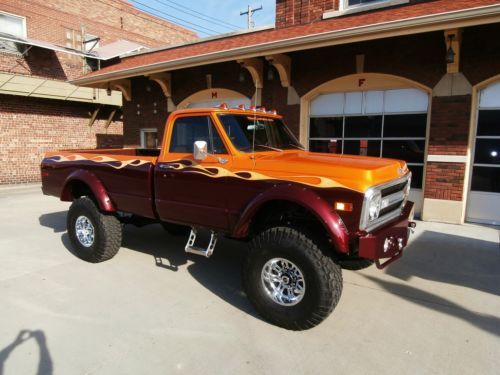 Chevrolet 4x4 custom show truck