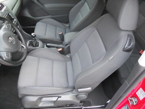 2012 Volkswagen Golf TDI Hatchback 2-Door 2.0L, image 9