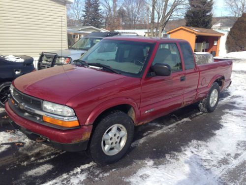 2003 chevrolet s10 base extended cab pickup 3-door 4.3l