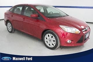 12 ford focus sedan se, great fuel economy, microsoft sync, clean carfax!