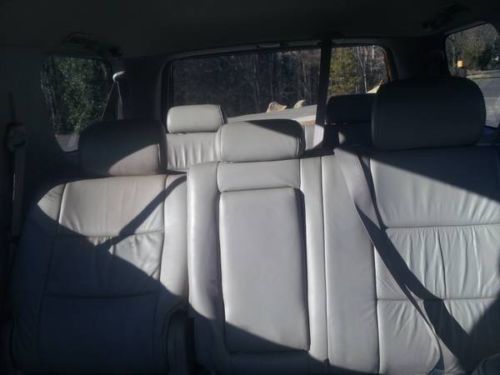 2004 White Toyota Sequoia SR5 Sport Utility 4-Door 4.7L, image 7