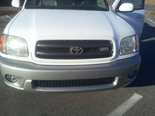 2004 White Toyota Sequoia SR5 Sport Utility 4-Door 4.7L, image 11