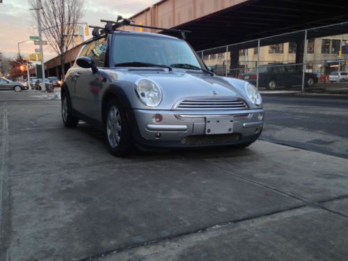 2004 mini cooper base hatchback 2-door 1.6l