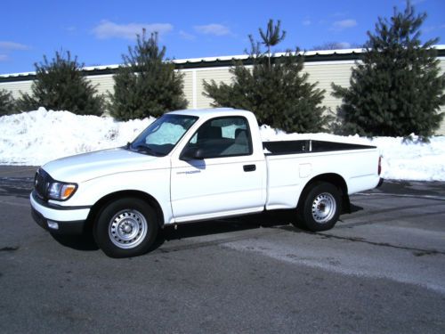 2004 toyota tacoma automat clean inside and out low miles great shape no reserve