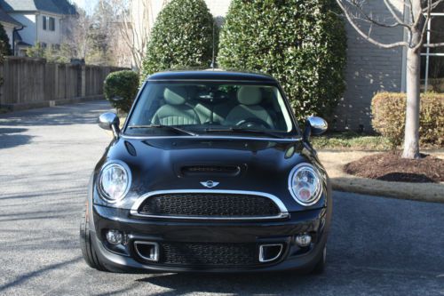 2013 mini cooper s  1400 miles, almost new!!!!!!! no reserve!!!!!!