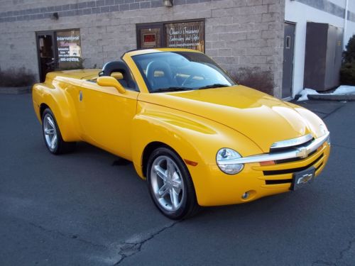 2005 chevrolet ssr premium ls , 6.0l v8, 6 speed manual, only 25,000 miles