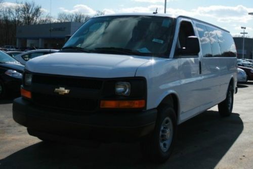 White 15 passenger express van a/t power windows p/l v8 keyless remote