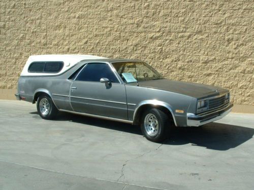 Chevrolet el Camino серого цвета