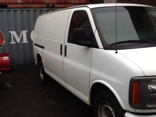 2002 gmc savana 2500 base extended cargo van 3-door 5.0l