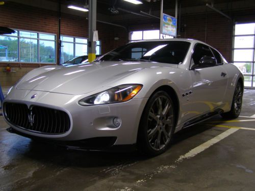 2011 maserati granturismo s coupe 2-door 4.7l