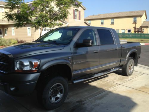 2006 dodge ram 3500 mega cab. 5.9 cummins