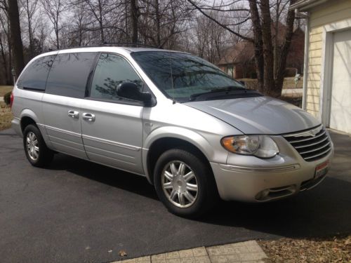 2005 chrysler town &amp; country touring mini passenger van 4-door 3.8l