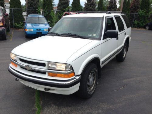 2000 chevy blazer 4x4. *******no reserve********