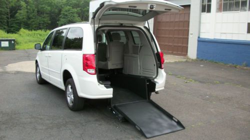 2012 dodge grand caravan sxt handicap wheelchair van brand new conversion!