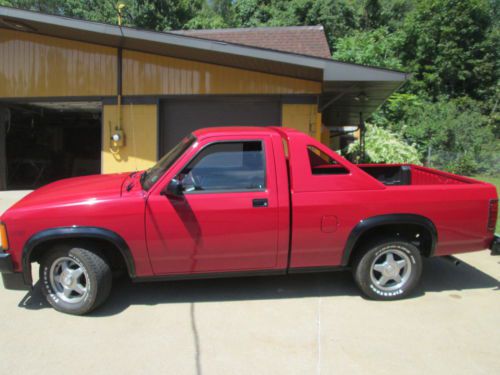 Shelby dakota  1989 pickup sport red  318 v-8// 2 wheel drive