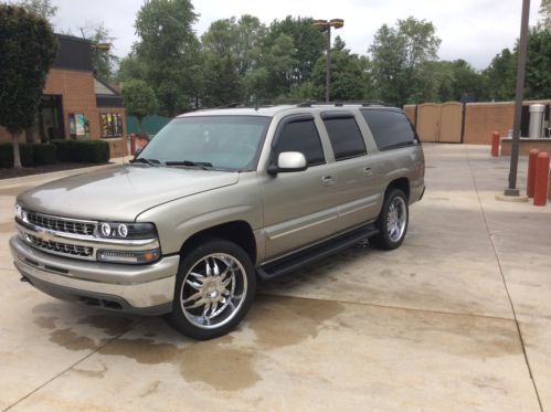 2002 Chevrolet Suburban 1500 LT Sport Utility 4-Door 5.3L, image 11