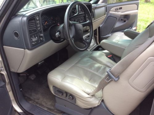 2002 Chevrolet Suburban 1500 LT Sport Utility 4-Door 5.3L, image 15