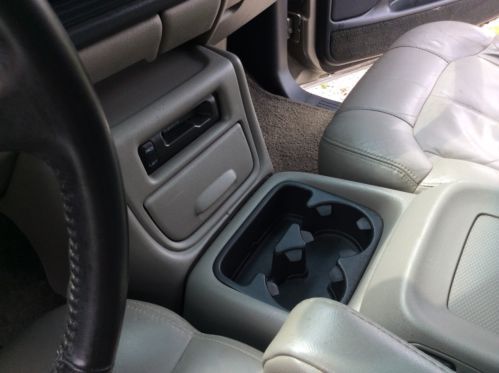 2002 Chevrolet Suburban 1500 LT Sport Utility 4-Door 5.3L, image 16