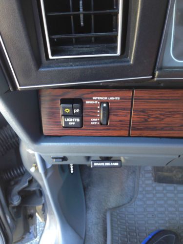 1989 Chevrolet Caprice Classic Sedan 4-Door 5.0L, image 17