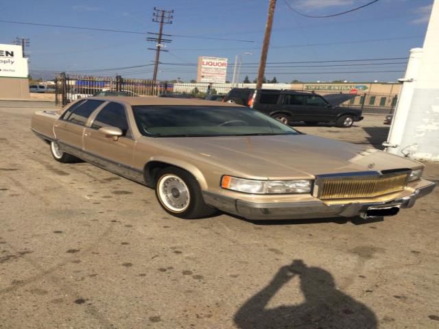 Cadillac fleetwood brougham sedan 4-door