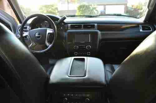 2007 GMC Yukon 4x4 Denali $8,000 DVD Player 3rd Row Seats Leather, image 2