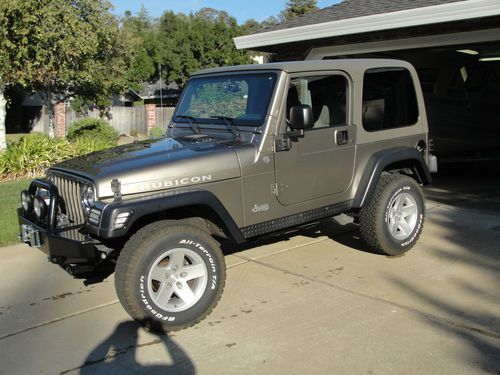 This is a low milage jeep rubicon with very little off road use.