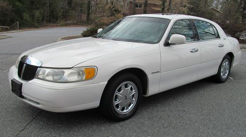 1998 lincoln town car signature series loaded 63k on new engine leather power