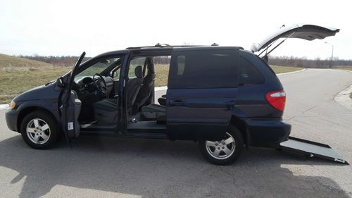 2005 dodge grand caravan sxt mini passenger van 4-door 3.8l