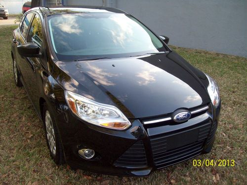 2012 ford focus se hatchback 4-door 2.0l