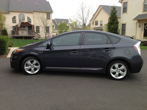 2010 toyota prius model v hatchback 4-door 1.8l - winter grey w/ navigation