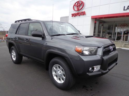 New 2013 4runner trail 4x4 4.0l kinetic dynamic suspension kdss roof navigation