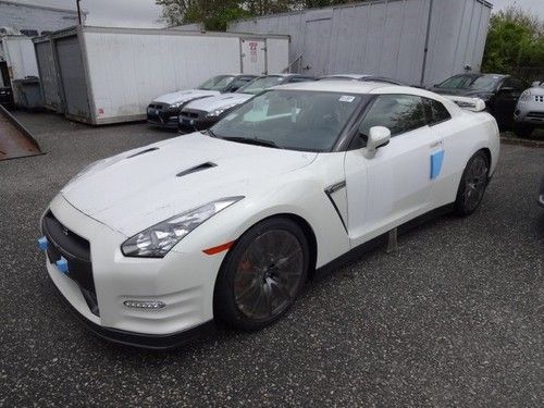 2014 nissan gt-r premium white on black gtr no reserve. we finance!