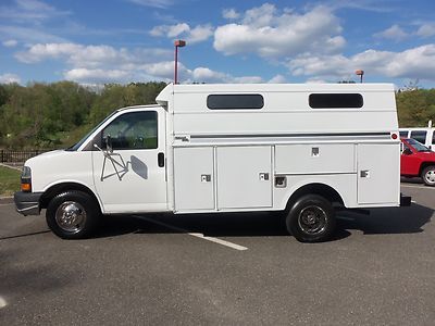 2003 chevrolet g3500 utility v8 auto ac very clean 12000 gvw only 56000 miles